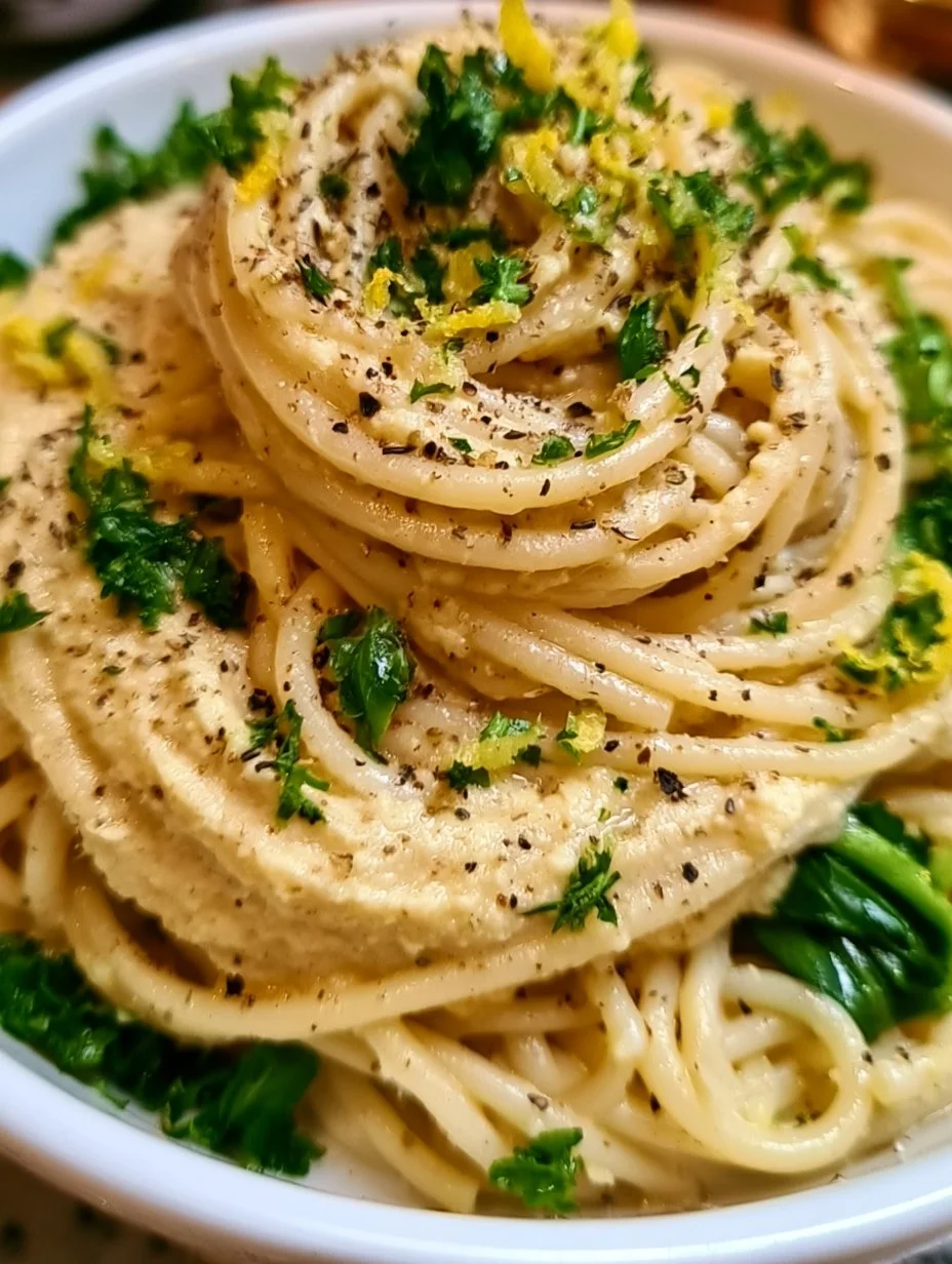 Cremige Hummus Pasta mit frischer Zitrone