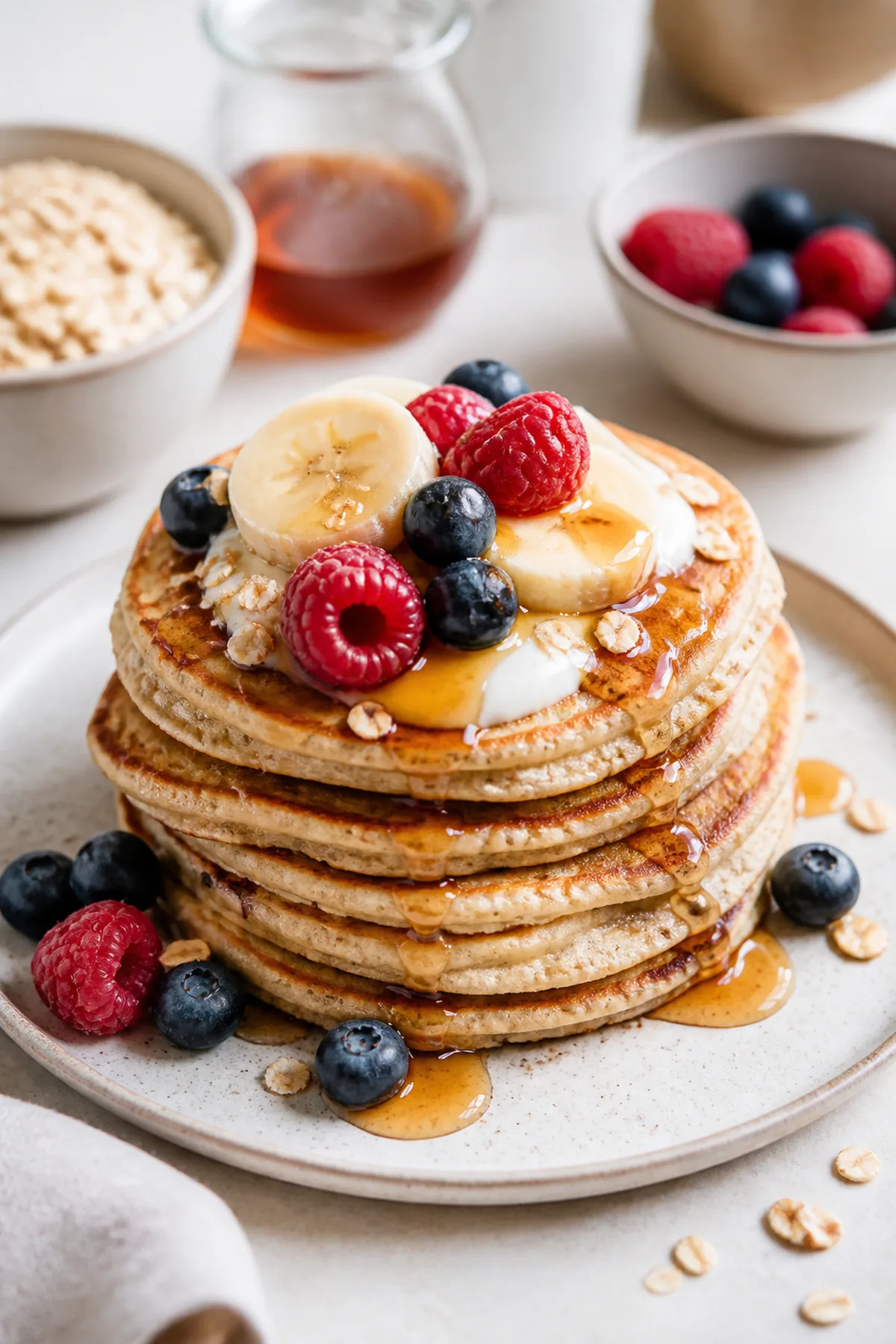 Bananen-Hafer-Pancakes mit Beeren