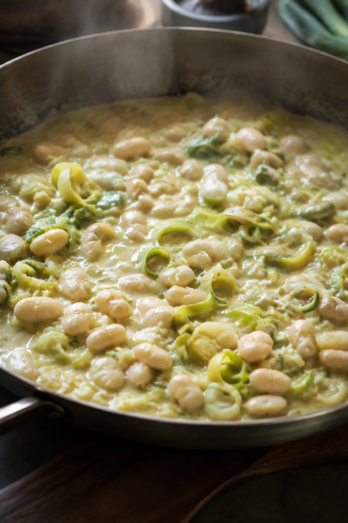 Zubereitung von Cremige Lauch-Gnocchi-Pfanne mit weißen Bohnen